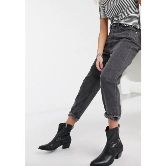 Levi's Mom Jeans Relaxed Hip with Cropped Tapered Ankle Washed Black Size 29 - Picture 1 of 11